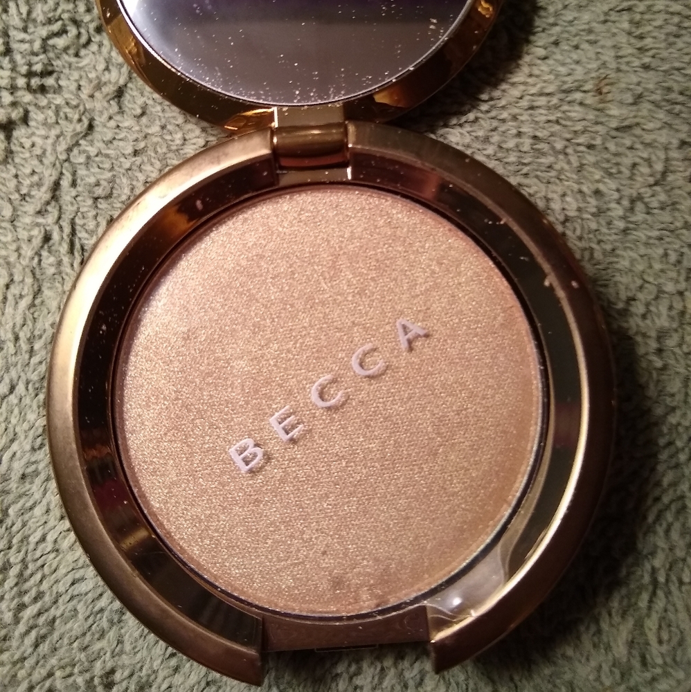 Becca light chaser highlighter